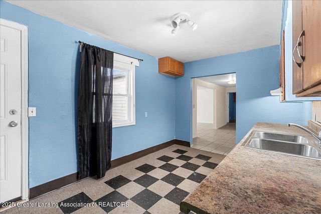 2706 W Jolly Road, Lansing, MI 48911