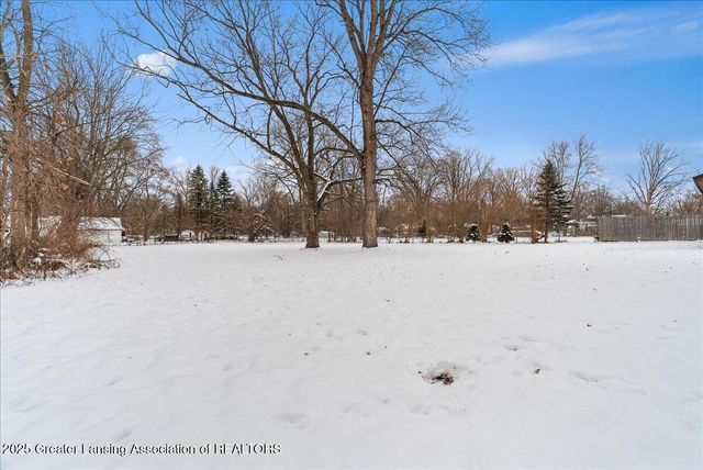 2706 W Jolly Road, Lansing, MI 48911