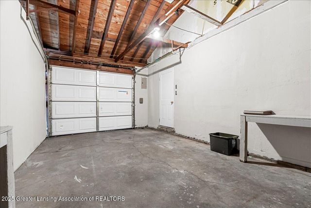 2706 W Jolly Road, Lansing, MI 48911