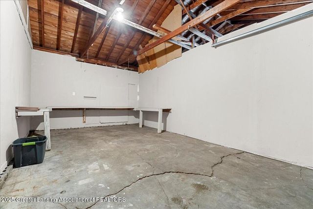 2706 W Jolly Road, Lansing, MI 48911