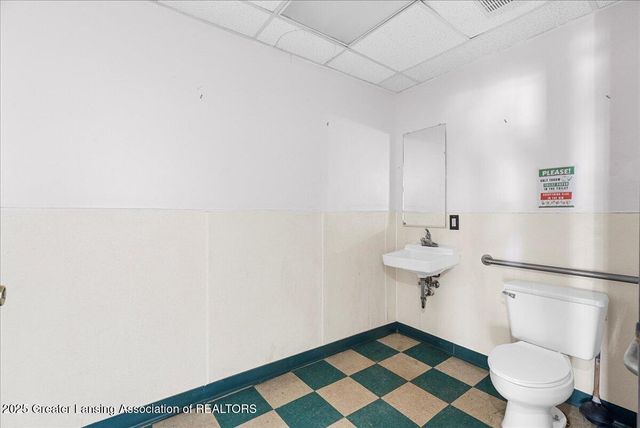 2706 W Jolly Road, Lansing, MI 48911