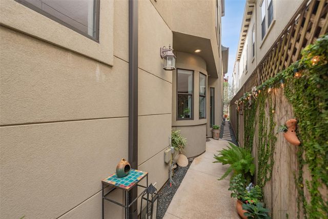 2026 Elmen Street, Houston, TX 77019