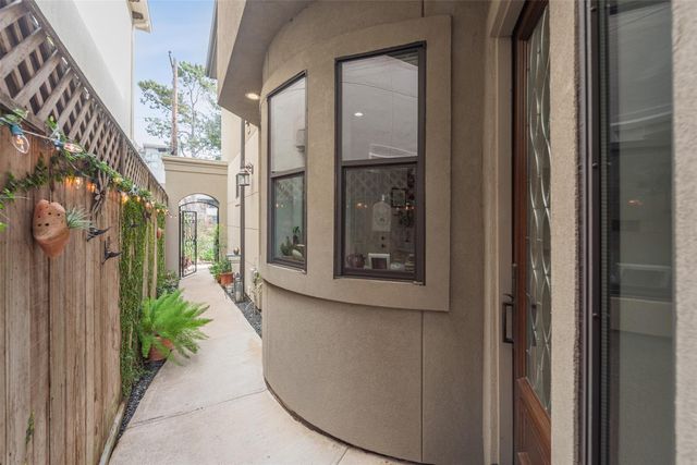 2026 Elmen Street, Houston, TX 77019