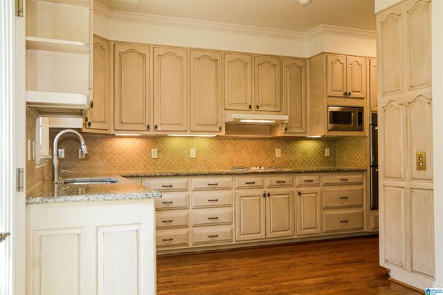 1505 EDINBURGH WAY, Vestavia Hills, AL 35243