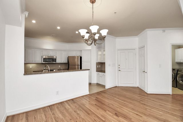 2111 Welch Street B213, Houston, TX 77019