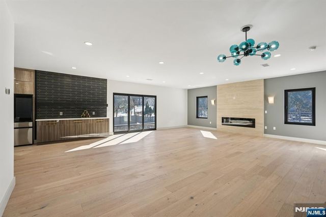 543 Closter Dock Road, Closter, NJ 07624