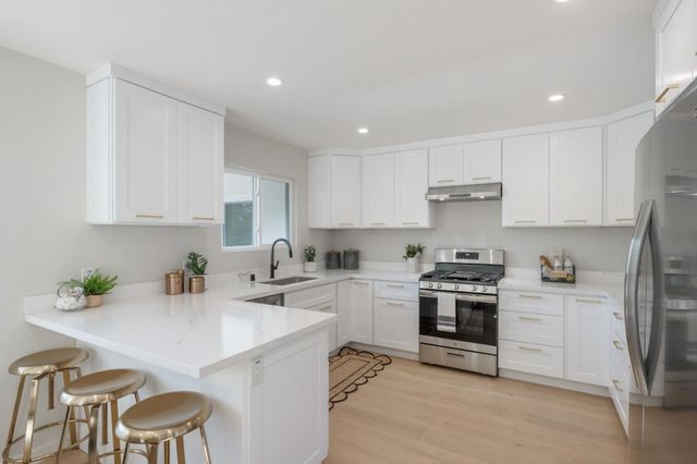 740 Greenview Place, Los Altos, CA 94024