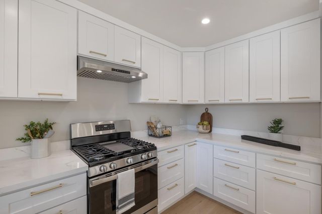 740 Greenview Place, Los Altos, CA 94024