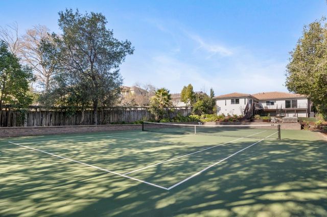 740 Greenview Place, Los Altos, CA 94024