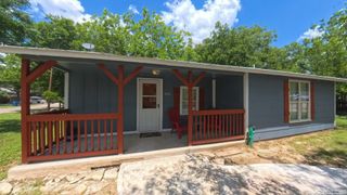 406 7th, Bandera, TX 78003