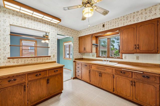 1413 Marion AVENUE, South Milwaukee, WI 53172