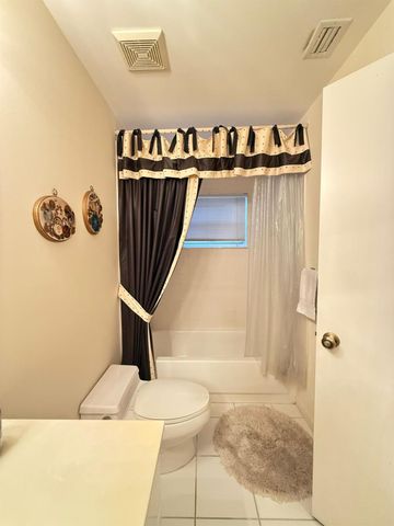 6668 NW 26th Way, Boca Raton, FL 33496