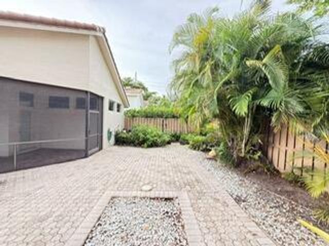 6668 NW 26th Way, Boca Raton, FL 33496