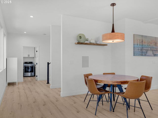 210 15TH Ave, Seaside, OR 97138