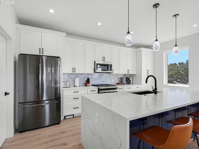 210 15TH Ave, Seaside, OR 97138