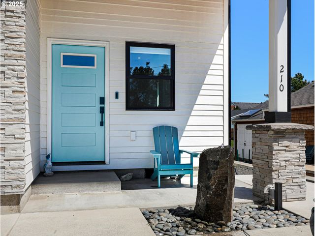 210 15TH Ave, Seaside, OR 97138