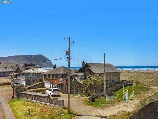 210 15TH Ave, Seaside, OR 97138