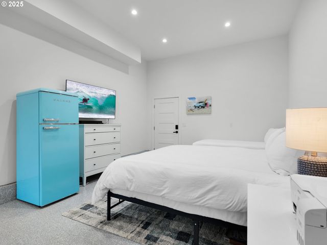 210 15TH Ave, Seaside, OR 97138