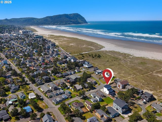 210 15TH Ave, Seaside, OR 97138