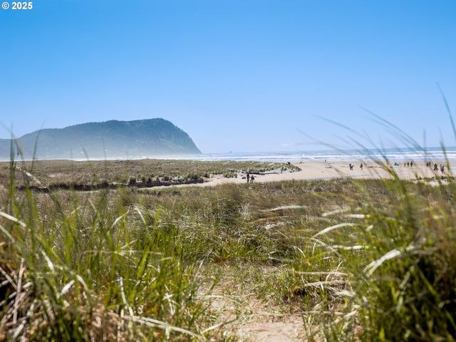 210 15TH Ave, Seaside, OR 97138