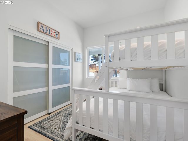 210 15TH Ave, Seaside, OR 97138