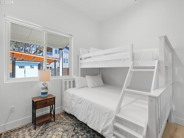 210 15TH Ave, Seaside, OR 97138