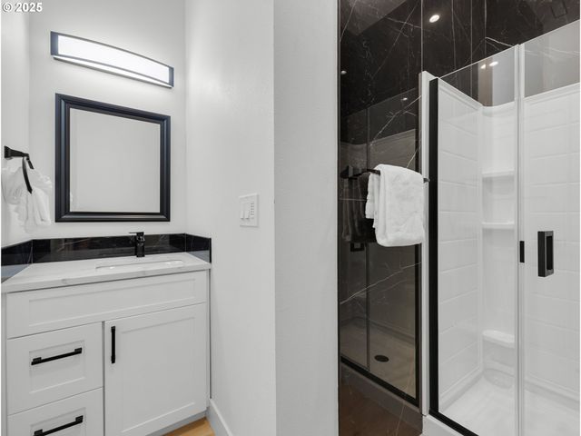 210 15TH Ave, Seaside, OR 97138