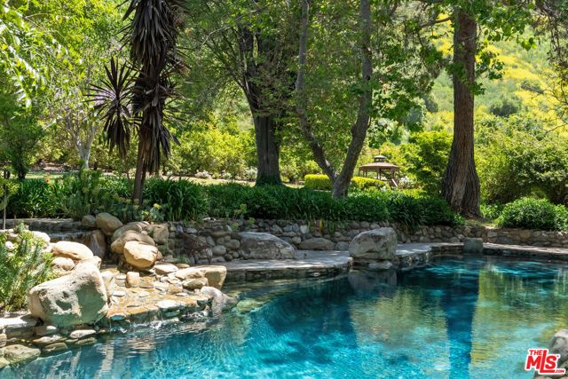15454 S Mountain Road, Santa Paula, CA 93060