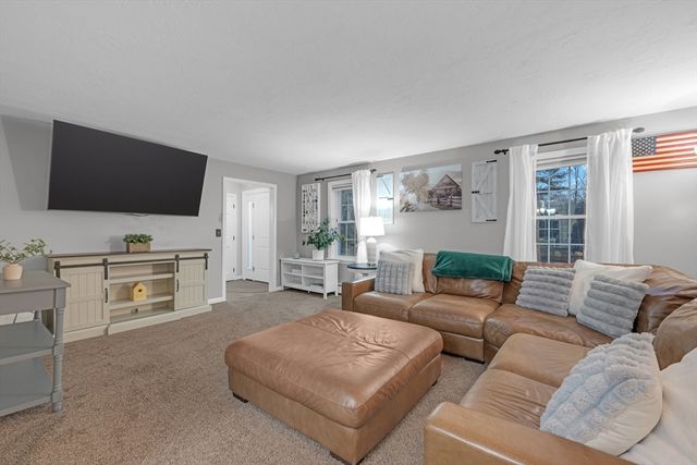 73 Brintnal Dr, Rutland, MA 01543