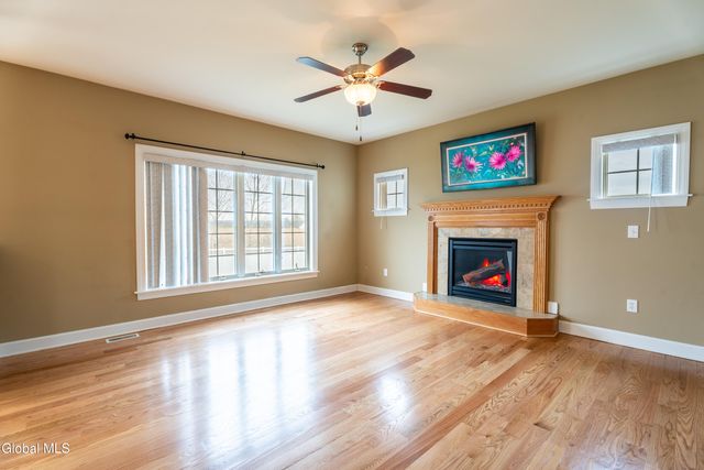 4 Teasdale Court, Colonie, NY 12189