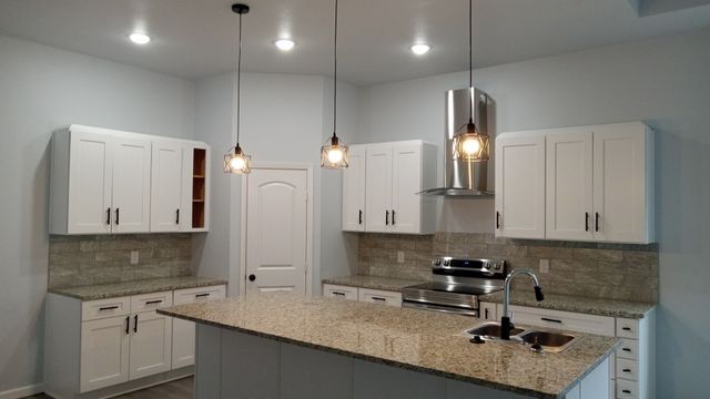 2213 Beverly Drive, Granbury, TX 76048