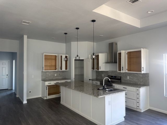 2213 Beverly Drive, Granbury, TX 76048