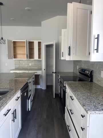 2213 Beverly Drive, Granbury, TX 76048