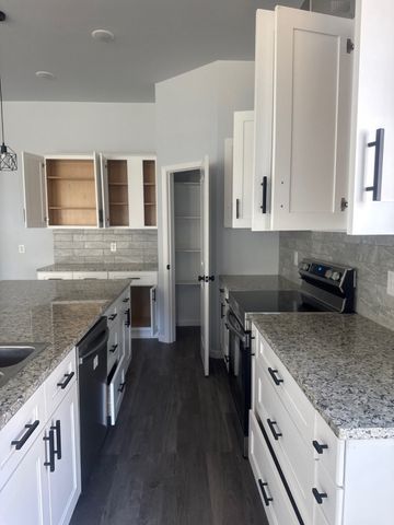 2213 Beverly Drive, Granbury, TX 76048