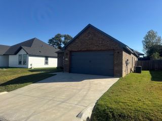 2213 Beverly Drive, Granbury, TX 76048