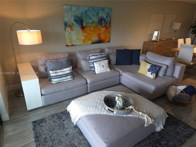 16171 Blatt Blvd 302, Weston, FL 33326