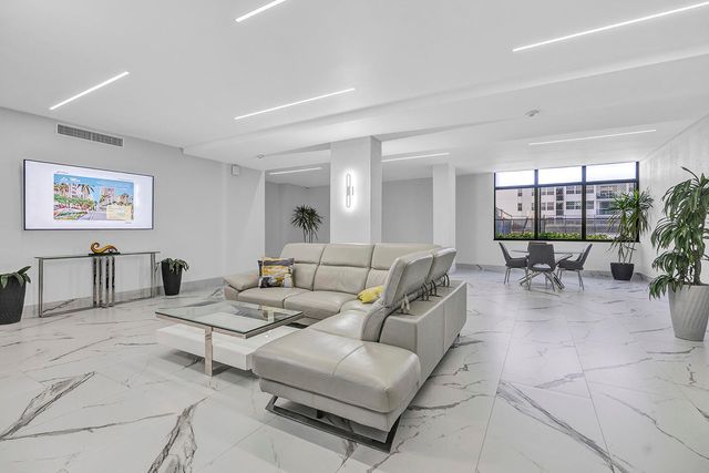 1904 S Ocean Drive 201, Hallandale Beach, FL 33009