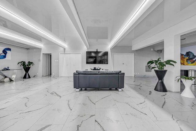 1904 S Ocean Drive 201, Hallandale Beach, FL 33009