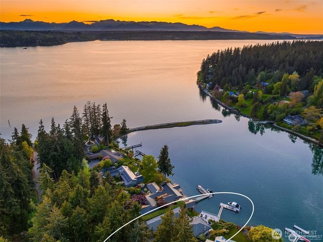 5482 Fletcher Landing NE, Bainbridge Island, WA 98110