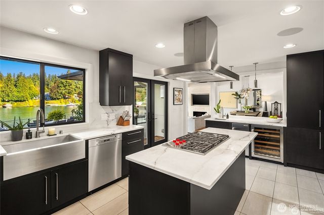 5482 Fletcher Landing NE, Bainbridge Island, WA 98110