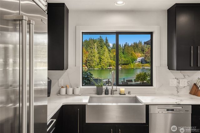 5482 Fletcher Landing NE, Bainbridge Island, WA 98110