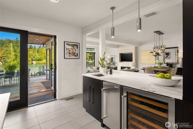 5482 Fletcher Landing NE, Bainbridge Island, WA 98110