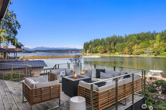 5482 Fletcher Landing NE, Bainbridge Island, WA 98110