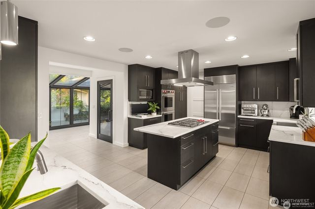 5482 Fletcher Landing NE, Bainbridge Island, WA 98110