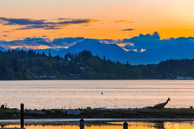 5482 Fletcher Landing NE, Bainbridge Island, WA 98110