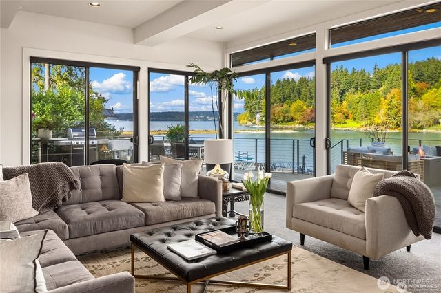 5482 Fletcher Landing NE, Bainbridge Island, WA 98110