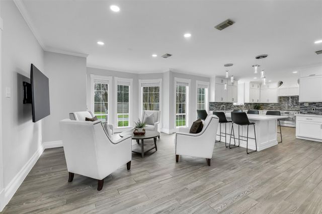 209 Pine Willow Court, Friendswood, TX 77546