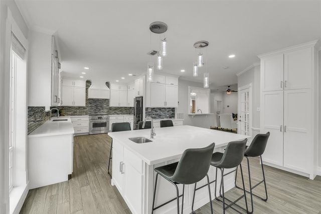 209 Pine Willow Court, Friendswood, TX 77546