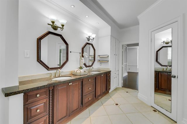 209 Pine Willow Court, Friendswood, TX 77546