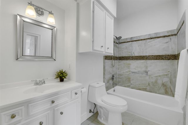 209 Pine Willow Court, Friendswood, TX 77546